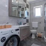 Four-bedroom In Holiday home *