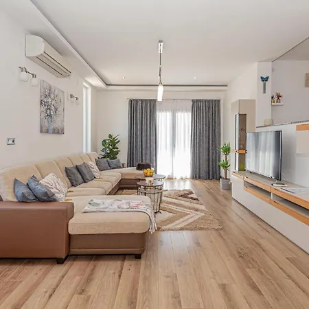 Four-bedroom In Holiday home