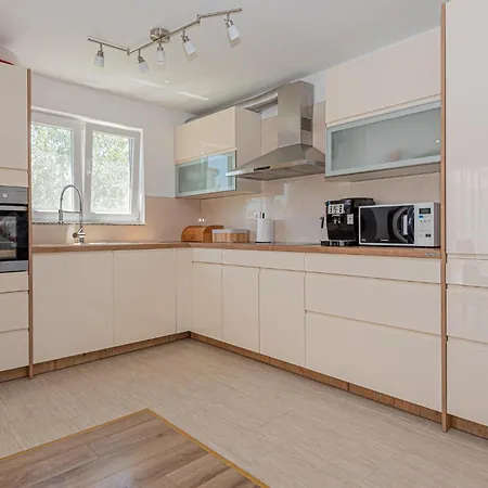 Four-bedroom In Holiday home *