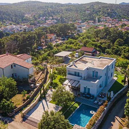 Vikendica Stunning In With Outdoor Swimming Pool