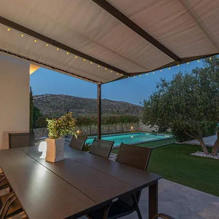 Four-bedroom In Дом отдыха Zaton (Sibenik-Knin)