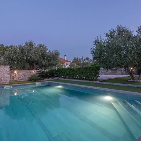 Дом отдыха Four-bedroom In Zaton (Sibenik-Knin)