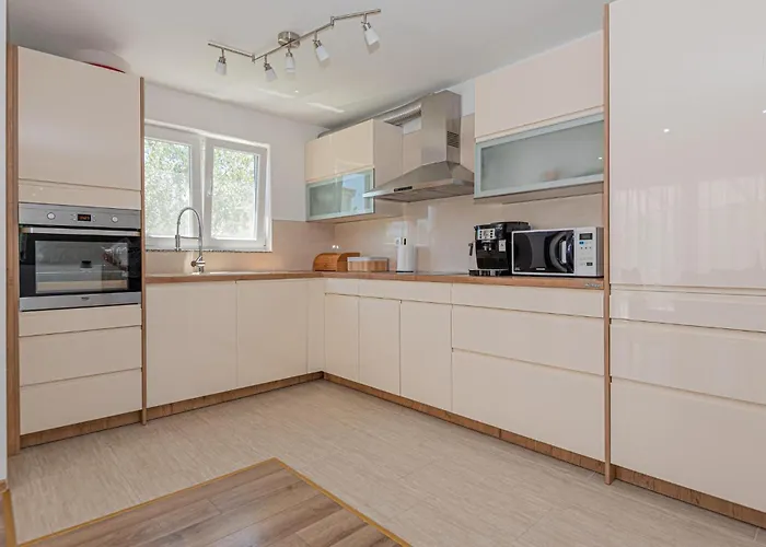 Four-bedroom In Casa vacanze *