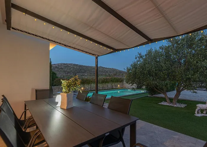 Four-bedroom In Casa vacanze Zaton (Sibenik-Knin)