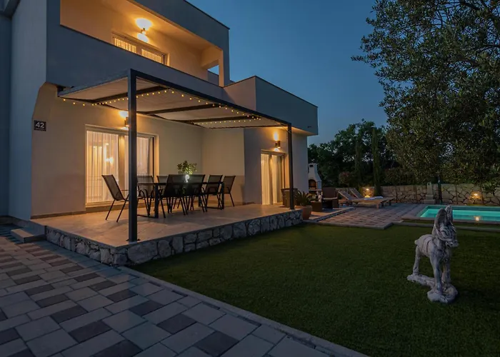 Vakantiehuis Four-bedroom In *